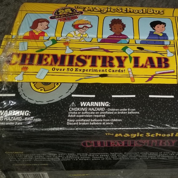 Young Scientists Club The Magic School Bus Chemistry Lab New - Picture 1 of 3